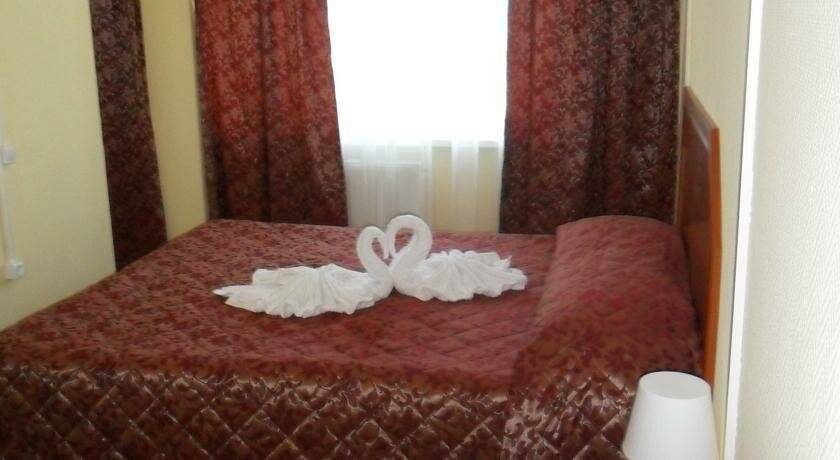 Фотографии номера Номер люкс с 1 двуспальной кроватью (с завтраком) в Гостинице Витязь Ивангород